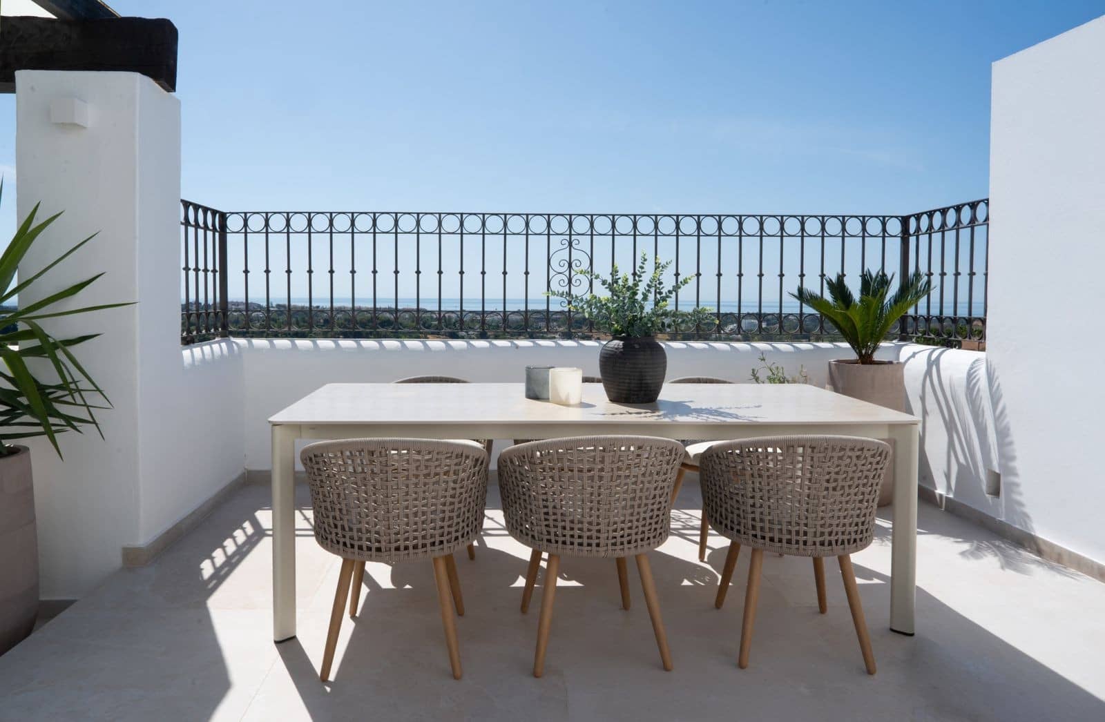 3 bedroom Penthouse for sale in Benahavis with pool garage - € 1,650,000 (Ref: 9996839)