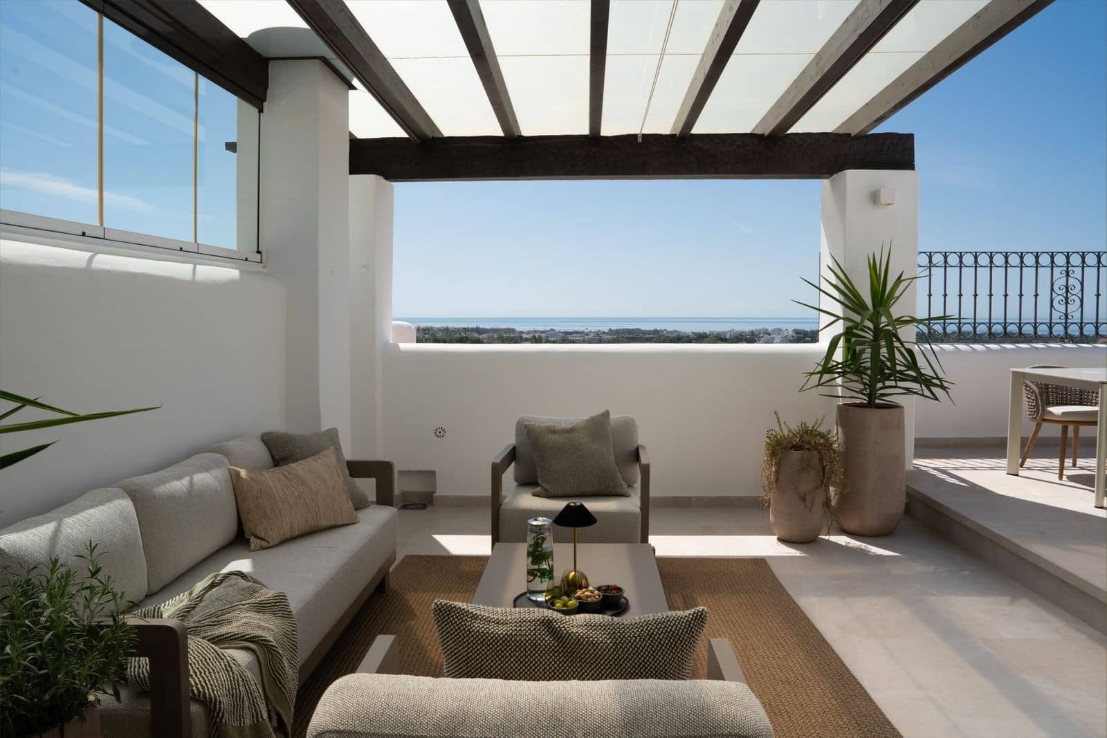 3 bedroom Penthouse for sale in Benahavis with pool garage - € 1,650,000 (Ref: 9996839)