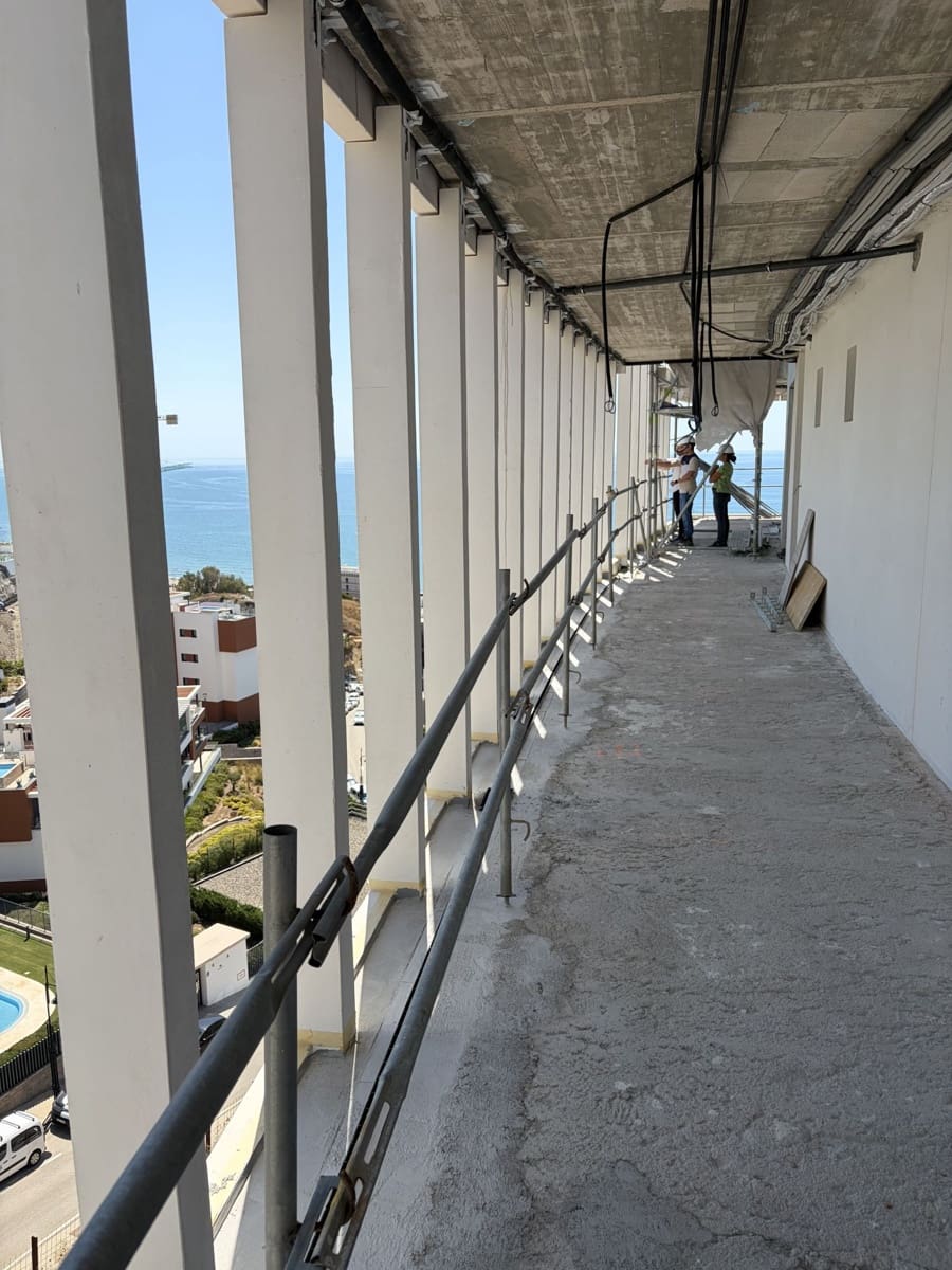 Apartamento de 3 habitaciones en Fuengirola en venta con piscina garaje - 1.275.000 € (Ref: 9996840)