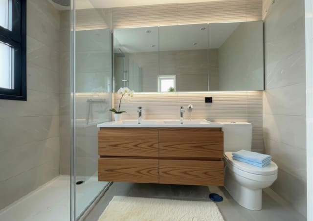Pareado de 4 habitaciones en La Cala de Mijas, Mijas en venta con piscina garaje - 896.000 € (Ref: 9996841)