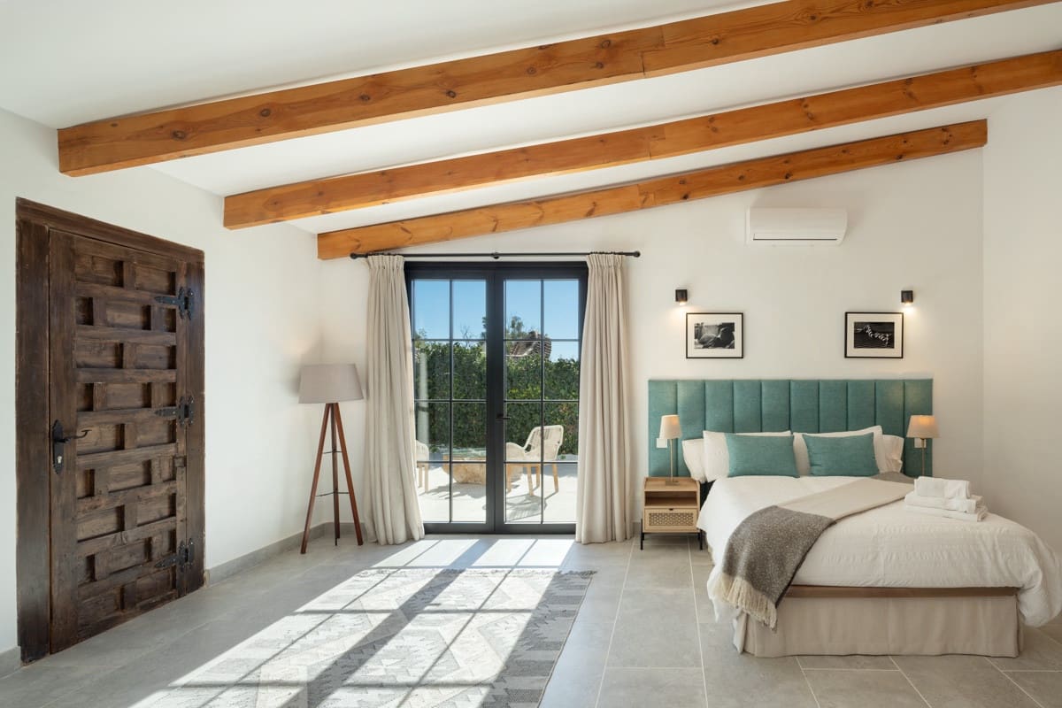 Chalet de 8 habitaciones en Guadalmina en venta con piscina garaje - 3.950.000 € (Ref: 9996842)