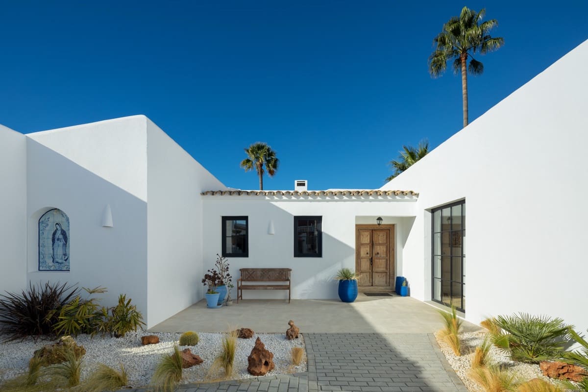 Chalet de 8 habitaciones en Guadalmina en venta con piscina garaje - 3.950.000 € (Ref: 9996842)