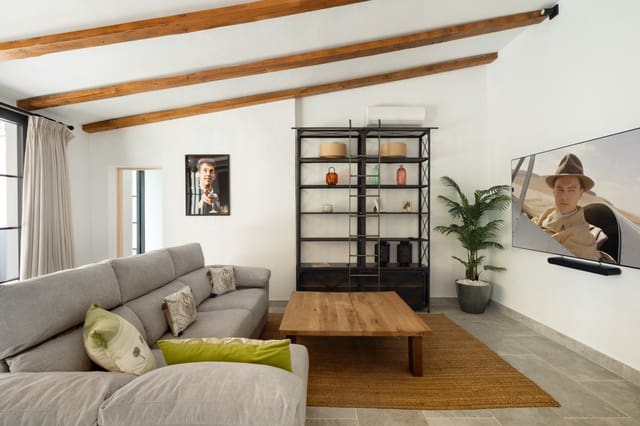 Chalet de 8 habitaciones en Guadalmina Alta, Marbella en venta con piscina garaje - 3.950.000 € (Ref: 9996842)