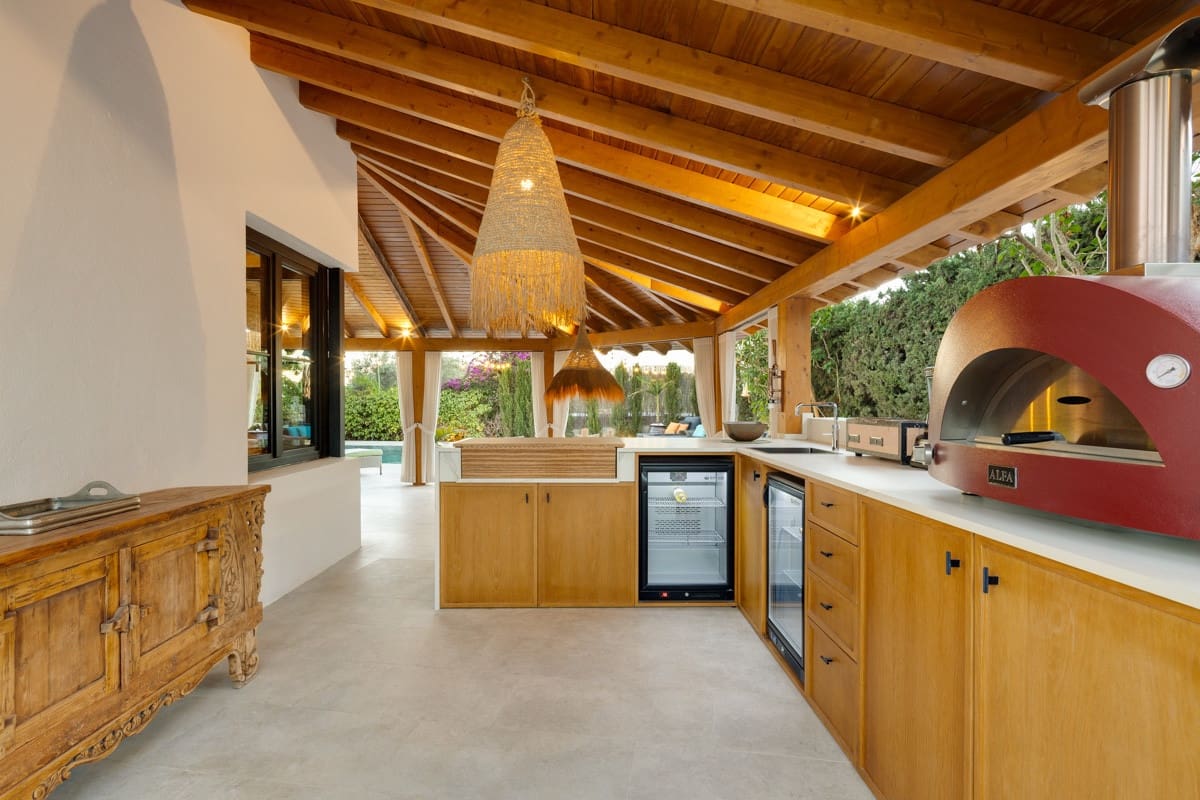 Chalet de 8 habitaciones en Guadalmina en venta con piscina garaje - 3.950.000 € (Ref: 9996842)