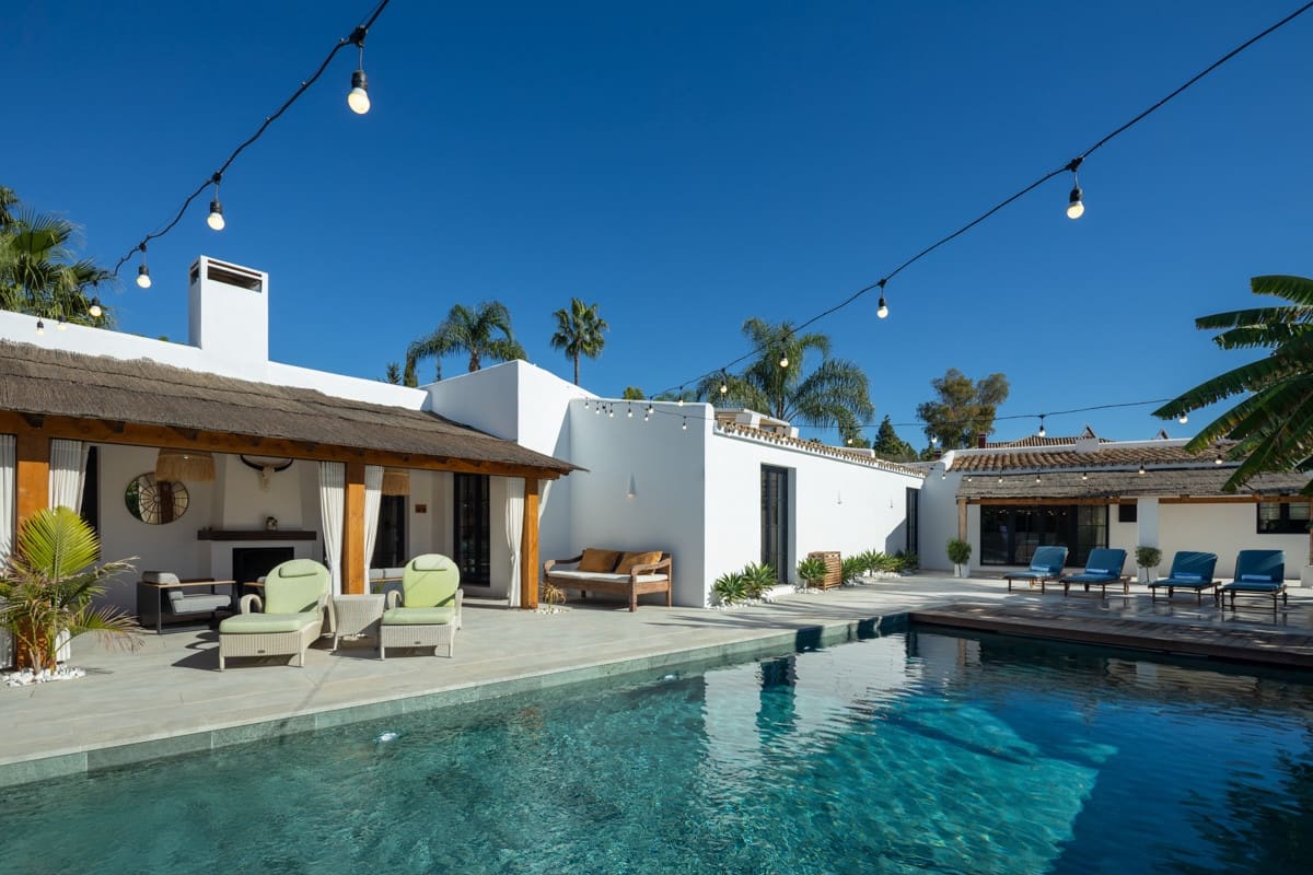 Chalet de 8 habitaciones en Guadalmina en venta con piscina garaje - 3.950.000 € (Ref: 9996842)