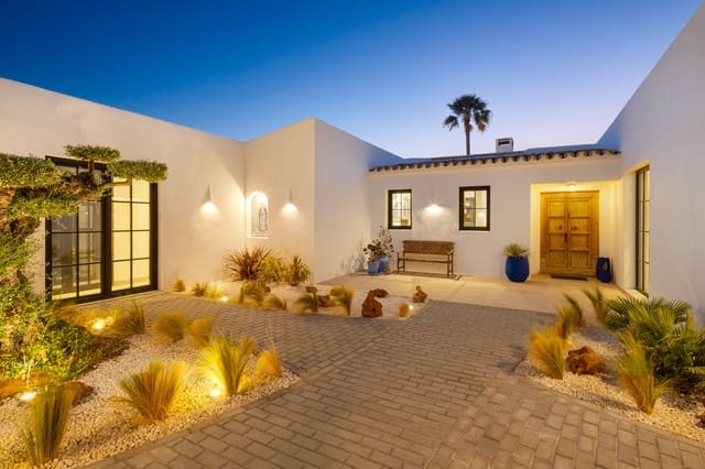 Chalet de 8 habitaciones en Guadalmina Alta, Marbella en venta con piscina garaje - 3.950.000 € (Ref: 9996842)