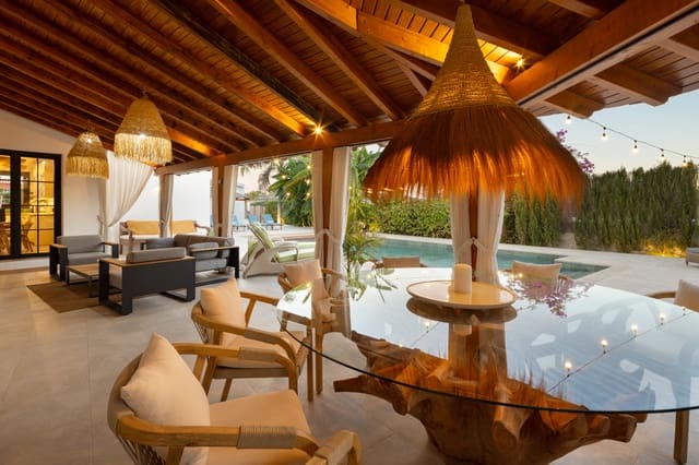 Chalet de 8 habitaciones en Guadalmina Alta, Marbella en venta con piscina garaje - 3.950.000 € (Ref: 9996842)