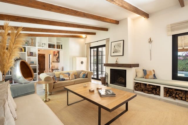 Chalet de 8 habitaciones en Guadalmina Alta, Marbella en venta con piscina garaje - 3.950.000 € (Ref: 9996842)