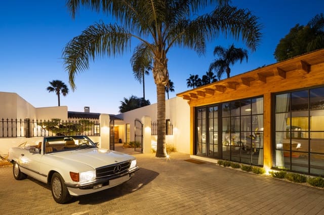 Chalet de 8 habitaciones en Guadalmina Alta, Marbella en venta con piscina garaje - 3.950.000 € (Ref: 9996842)