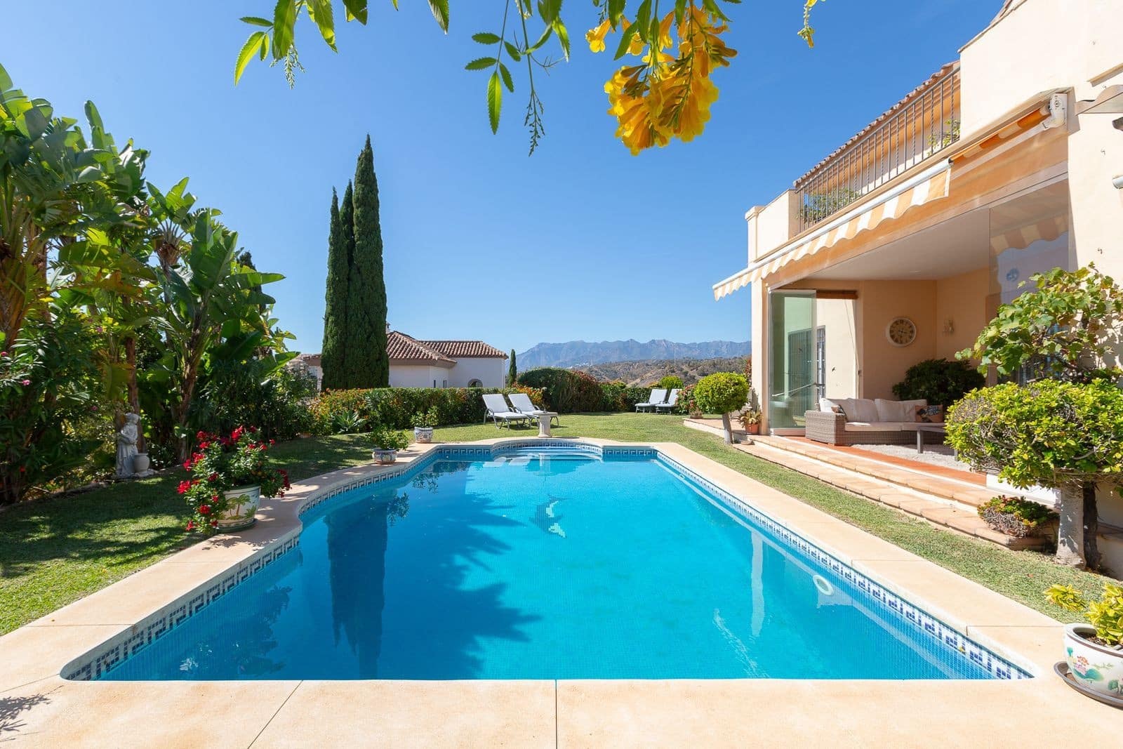 5 quarto Moradia para venda em Marbella com piscina garagem - 1 950 000 € (Ref: 9998488)
