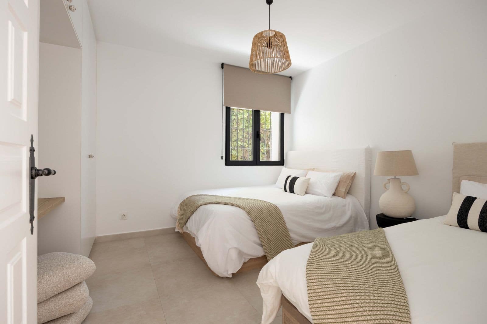 4 slaapkamer Villa te koop in El Paraiso met zwembad garage - € 2.095.000 (Ref: 9998489)