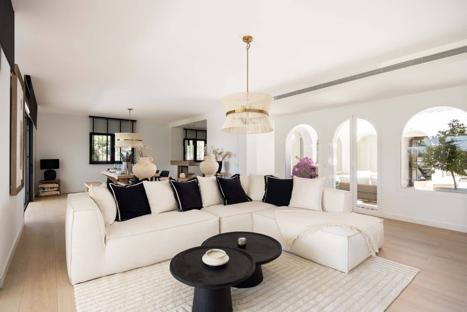 4 slaapkamer Villa te koop in El Paraiso met zwembad garage - € 2.095.000 (Ref: 9998489)