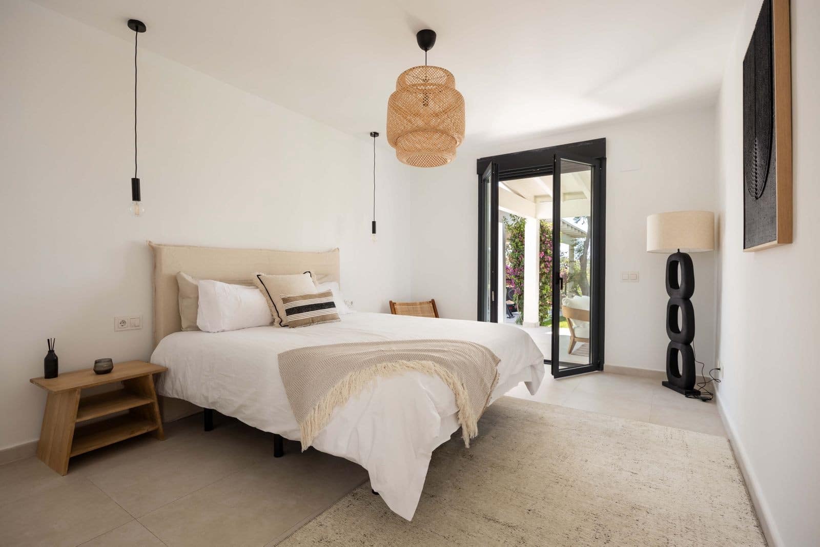 4 slaapkamer Villa te koop in El Paraiso met zwembad garage - € 2.095.000 (Ref: 9998489)