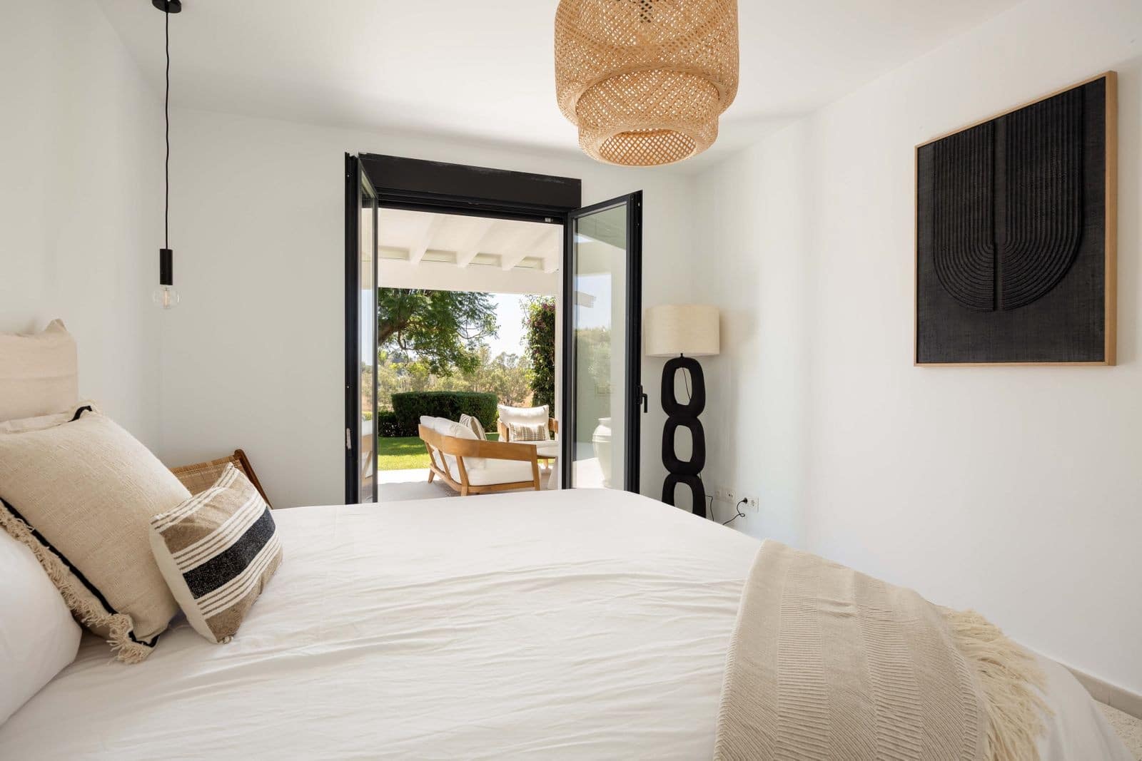 4 slaapkamer Villa te koop in El Paraiso met zwembad garage - € 2.095.000 (Ref: 9998489)
