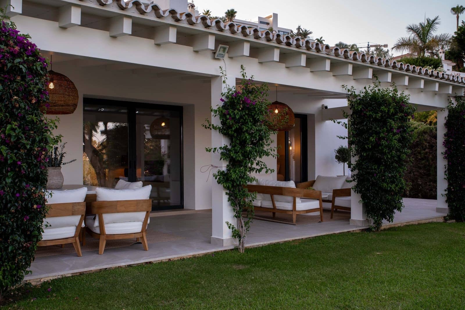 4 slaapkamer Villa te koop in El Paraiso met zwembad garage - € 2.095.000 (Ref: 9998489)