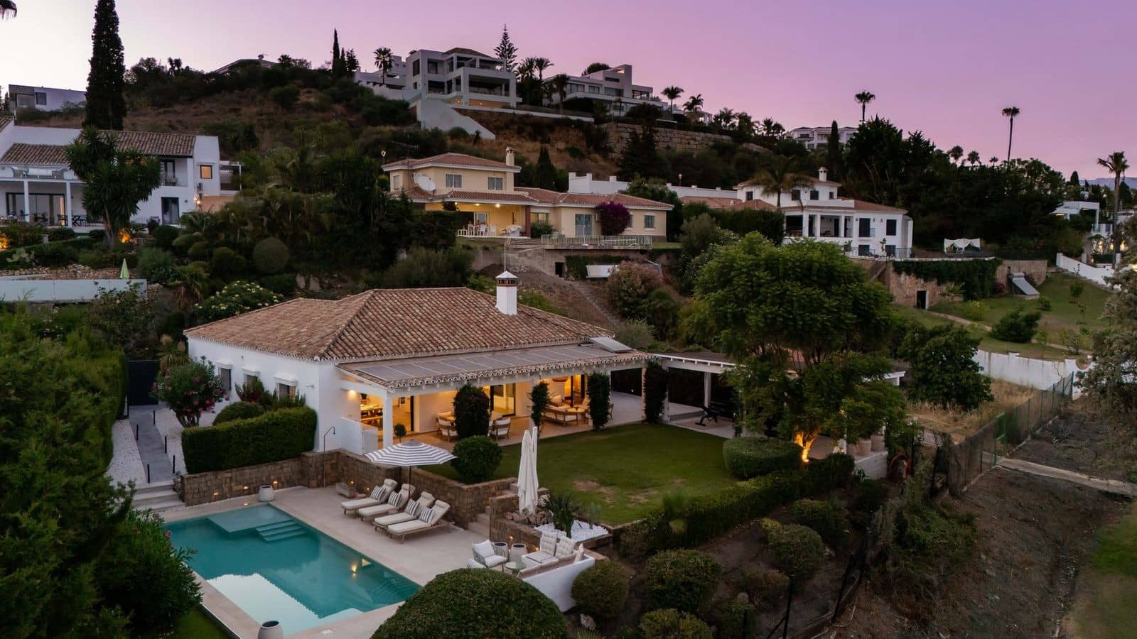 4 slaapkamer Villa te koop in El Paraiso met zwembad garage - € 2.095.000 (Ref: 9998489)