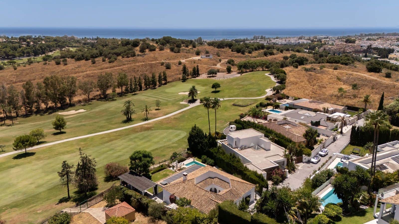 4 slaapkamer Villa te koop in El Paraiso met zwembad garage - € 2.095.000 (Ref: 9998489)