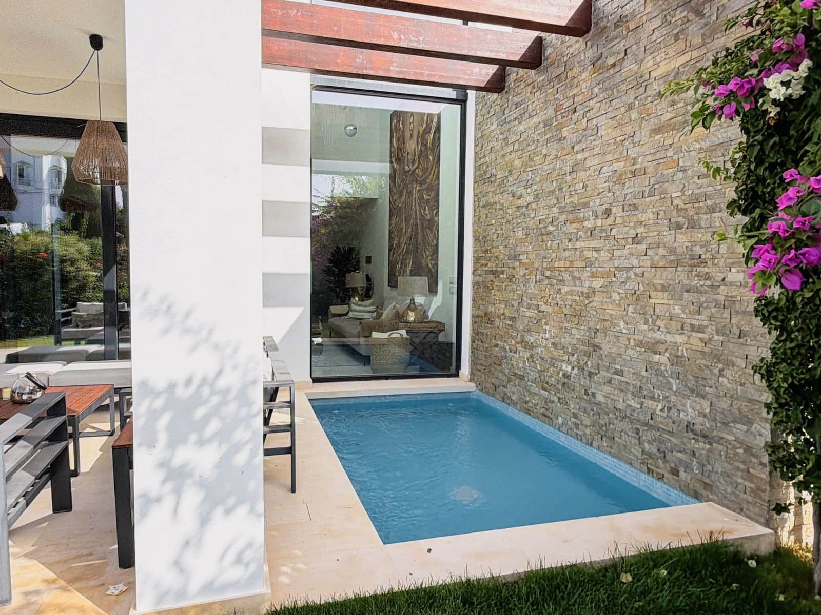 5 soverom Kjedet enebolig til salgs i Marbella med svømmebasseng garasje - € 1 475 000 (Ref: 9998490)