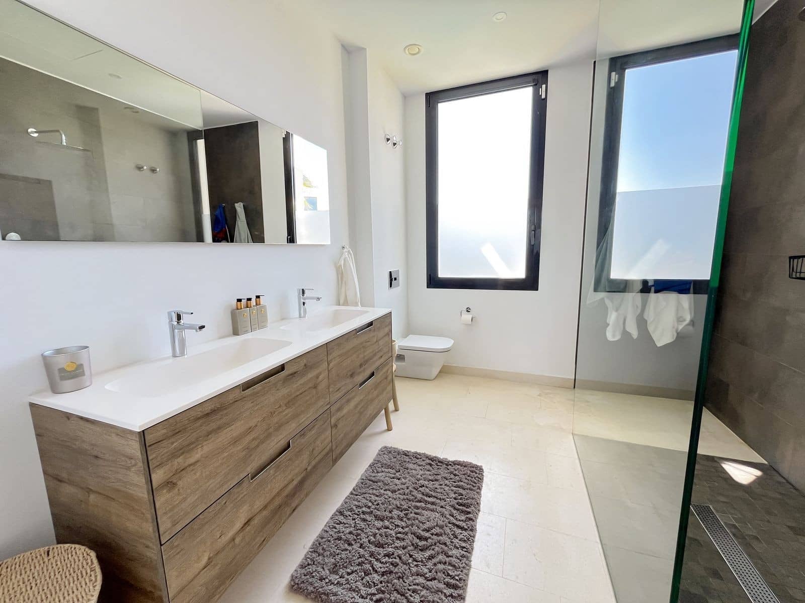 5 soverom Kjedet enebolig til salgs i Marbella med svømmebasseng garasje - € 1 475 000 (Ref: 9998490)