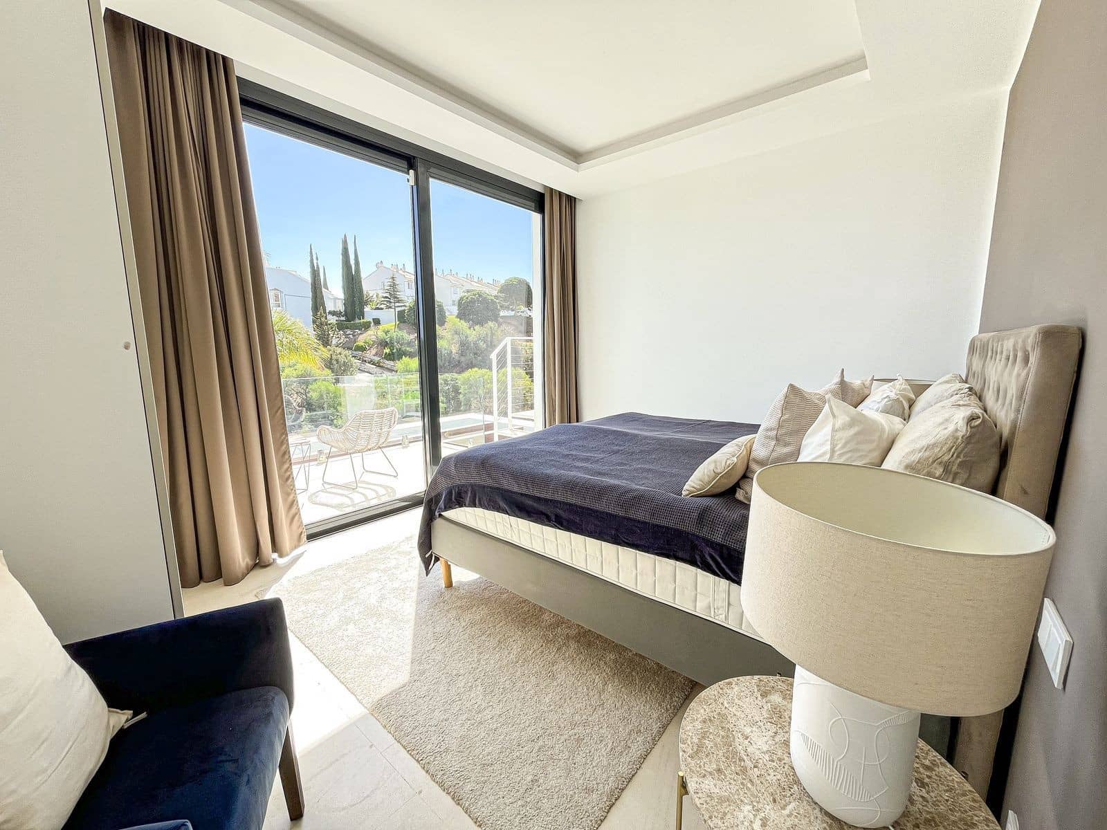 5 soverom Kjedet enebolig til salgs i Marbella med svømmebasseng garasje - € 1 475 000 (Ref: 9998490)