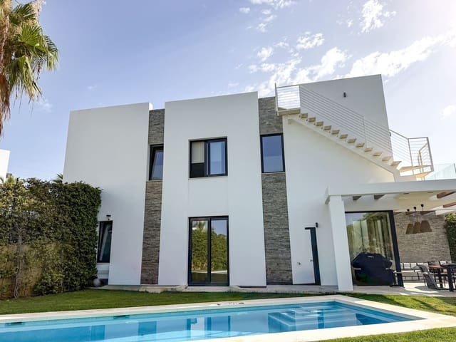 5 soverom Kjedet enebolig til salgs i Marbella med svømmebasseng garasje - € 1 475 000 (Ref: 9998490)