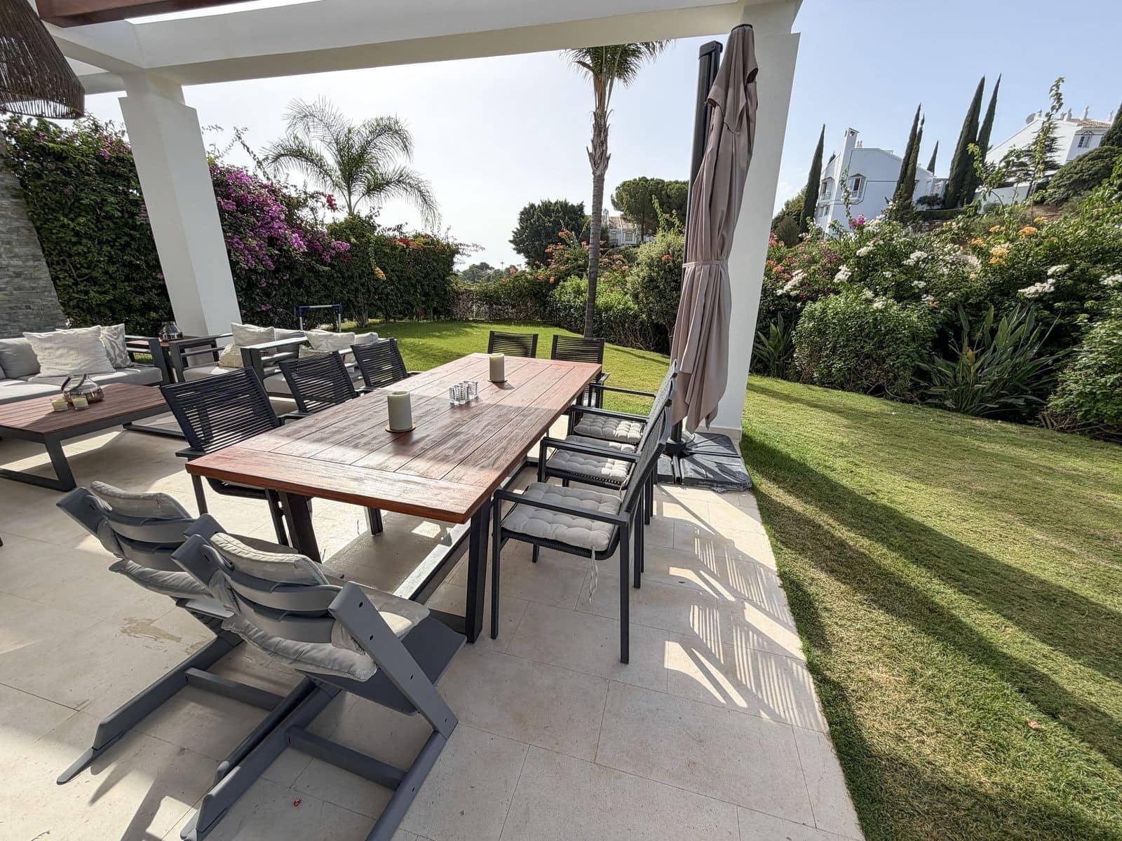 5 soverom Kjedet enebolig til salgs i Marbella med svømmebasseng garasje - € 1 475 000 (Ref: 9998490)