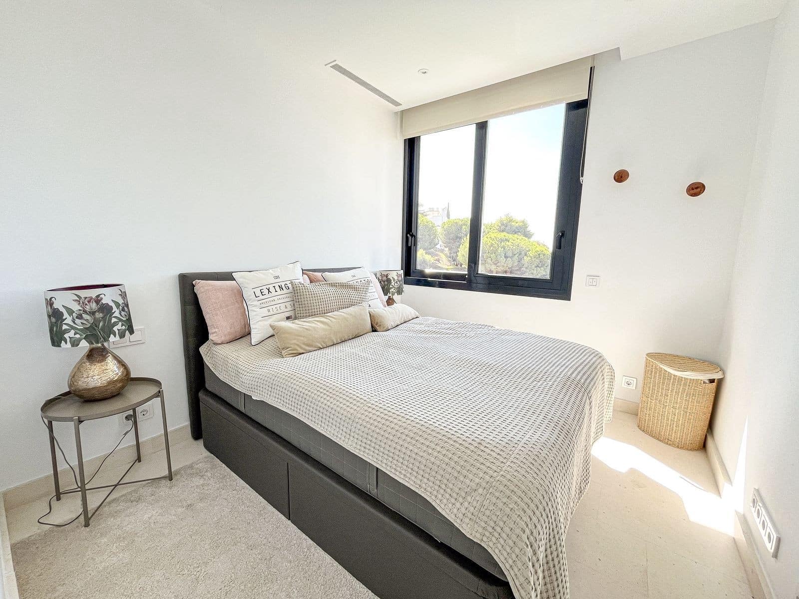 5 soverom Kjedet enebolig til salgs i Marbella med svømmebasseng garasje - € 1 475 000 (Ref: 9998490)