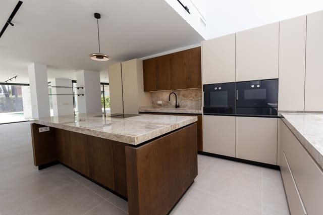 7 soverom Villa til salgs i San Pedro de Alcantara, Marbella med svømmebasseng garasje - € 5 900 000 (Ref: 9998491)