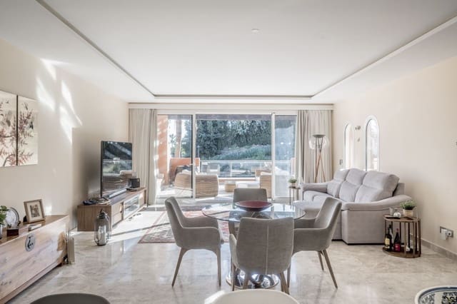 3 soveværelse Lejlighed til salg i Nueva Andalucia, Marbella med swimmingpool garage - € 869.000 (Ref: 9998493)