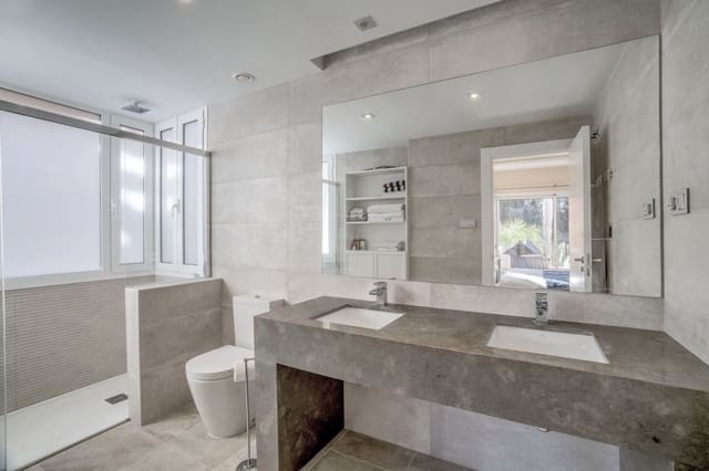 3 soveværelse Lejlighed til salg i Nueva Andalucia, Marbella med swimmingpool garage - € 869.000 (Ref: 9998493)