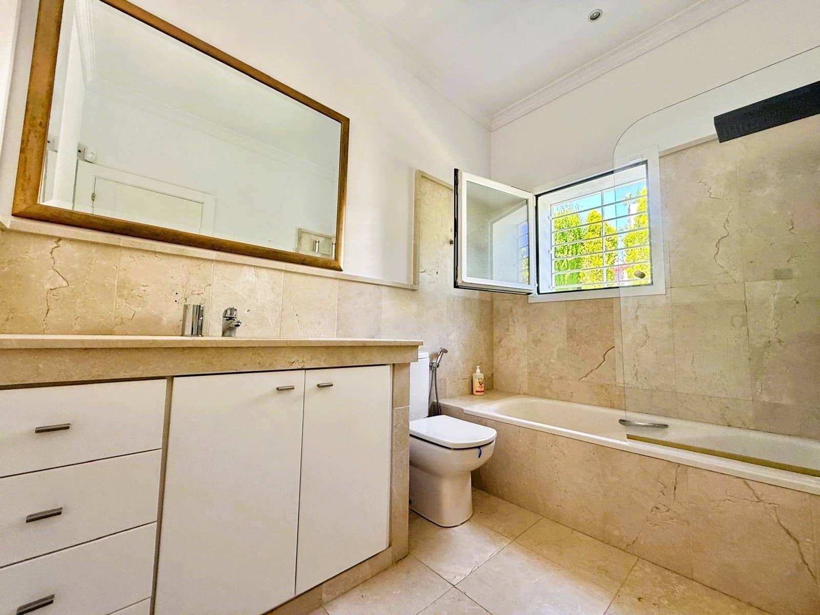 Chalet de 5 habitaciones en Benahavís en venta con piscina garaje - 1.600.000 € (Ref: 9998494)