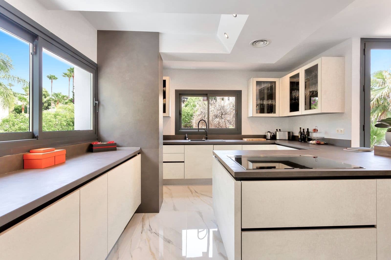 4 camera da letto Villa in vendita in Marbella con piscina garage - 1.995.000 € (Rif: 9998495)
