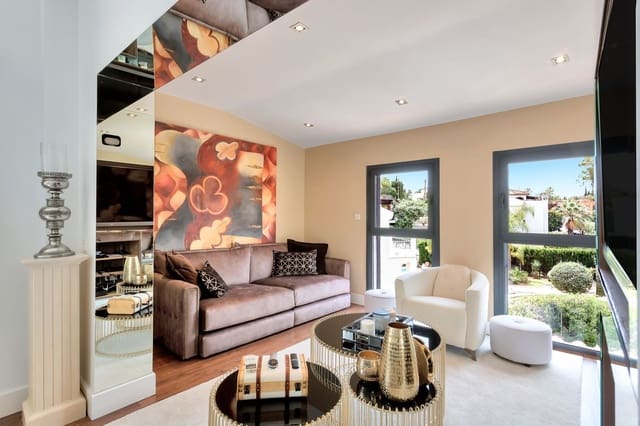 4 bedroom Villa for sale in Marbella with pool garage - € 1,995,000 (Ref: 9998495)