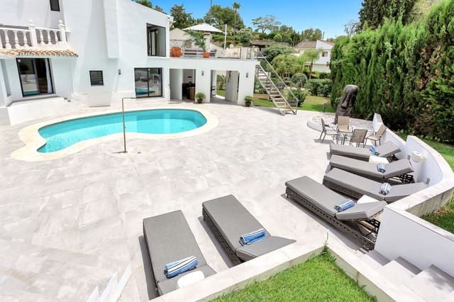 4 bedroom Villa for sale in Marbella with pool garage - € 1,995,000 (Ref: 9998495)