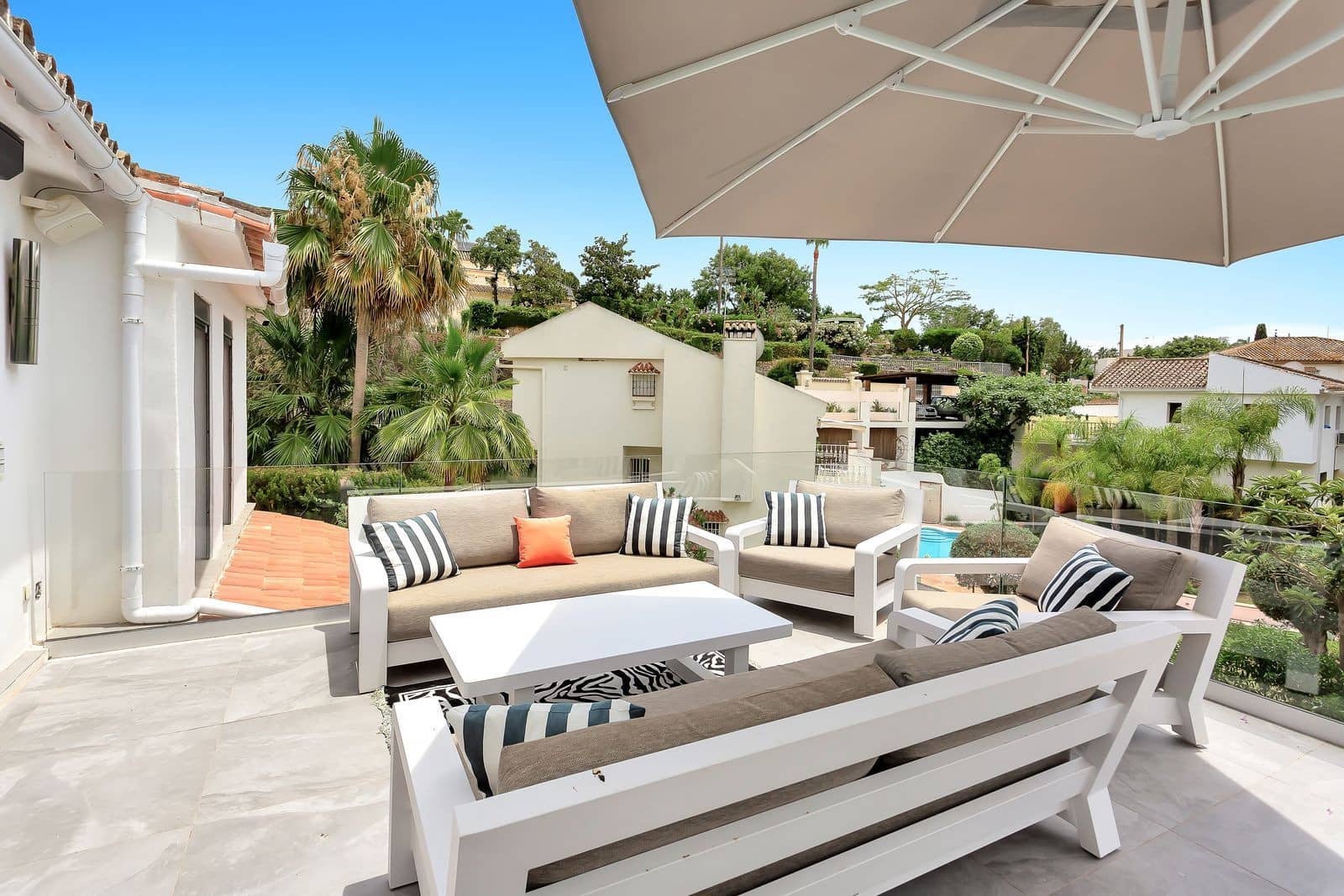 4 camera da letto Villa in vendita in Marbella con piscina garage - 1.995.000 € (Rif: 9998495)