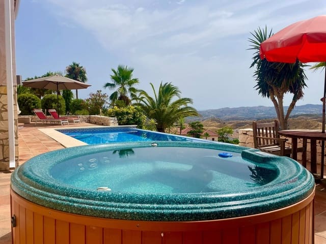 3 slaapkamer Villa te koop in Valtocado, Mijas met zwembad garage - € 1.450.000 (Ref: 9998496)