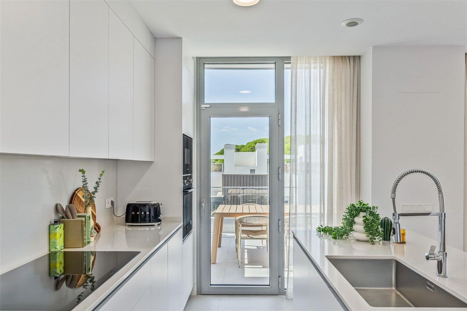 3 bedroom Penthouse for sale in Marbella with pool garage - € 1,495,000 (Ref: 9998497)