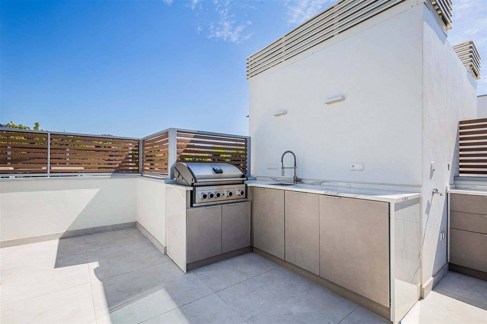 3 bedroom Penthouse for sale in Marbella with pool garage - € 1,495,000 (Ref: 9998497)