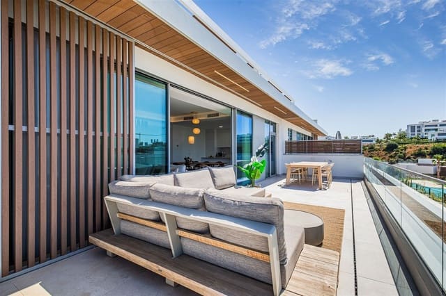3 bedroom Penthouse for sale in Marbella with pool garage - € 1,495,000 (Ref: 9998497)
