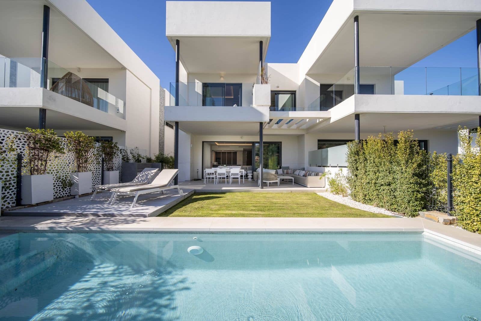 4 soveværelse Semi-Rækkehus til salg i Marbella med swimmingpool garage - € 2.450.000 (Ref: 9998501)