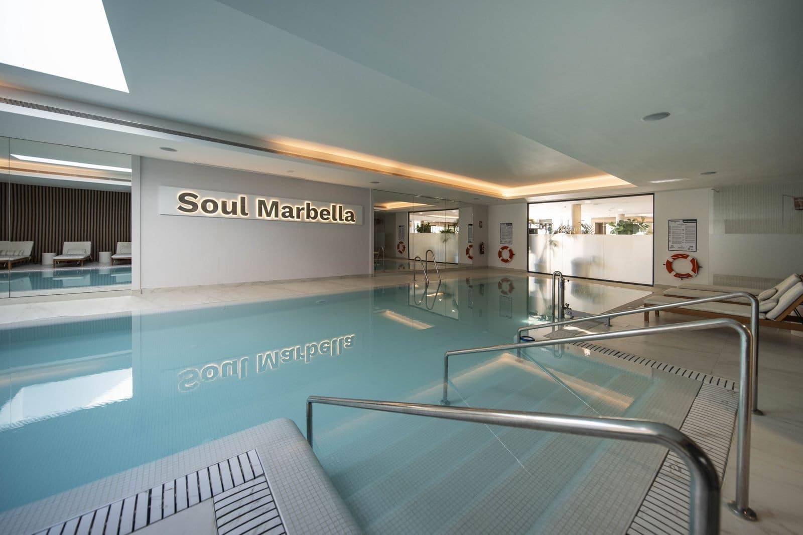 4 soveværelse Semi-Rækkehus til salg i Marbella med swimmingpool garage - € 2.450.000 (Ref: 9998501)