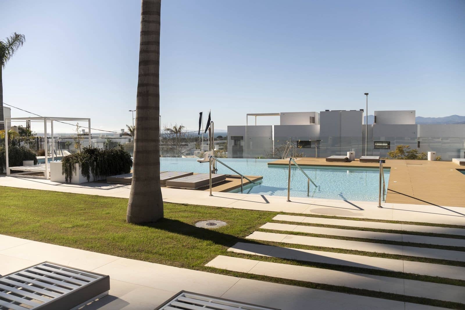 4 soveværelse Semi-Rækkehus til salg i Marbella med swimmingpool garage - € 2.450.000 (Ref: 9998501)