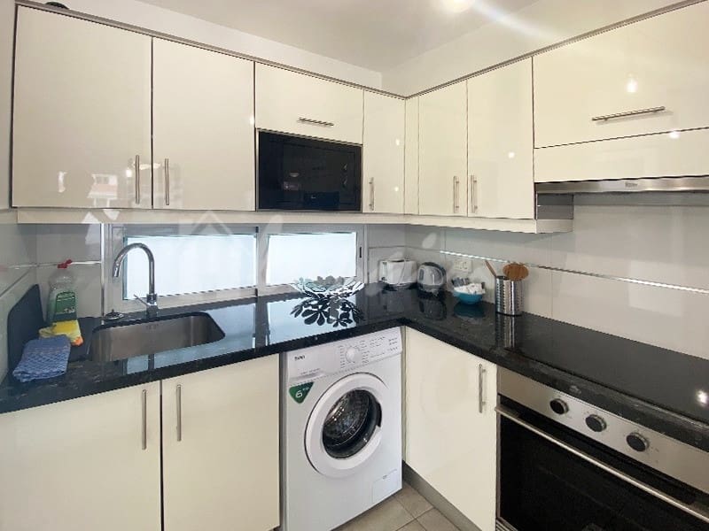 2 makuuhuone Huoneisto myytävänä paikassa San Eugenio mukana uima-altaan - 449 000 € (Ref: 10001238)