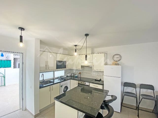2 makuuhuone Huoneisto myytävänä paikassa San Eugenio, Adeje mukana uima-altaan - 449 000 € (Ref: 10001238)