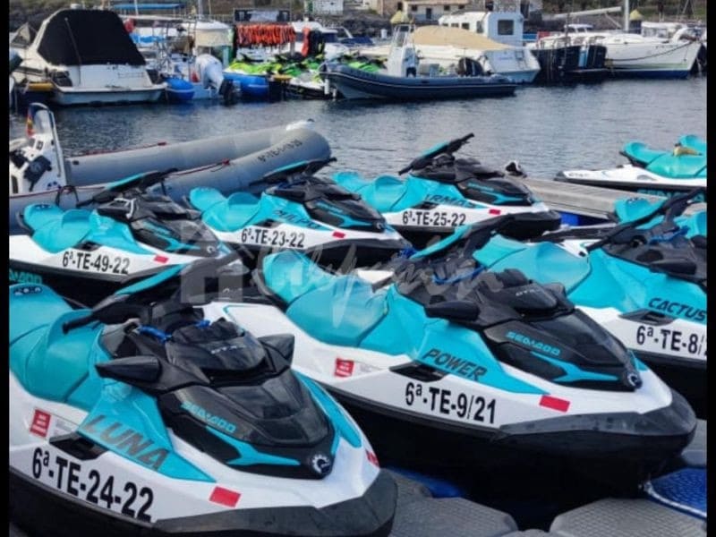 Företag till salu i Arona - 590 000 € (Ref: 10001239)