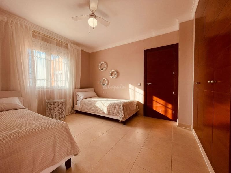 4 chambre Villa/Maison à vendre à Los Cristianos avec garage - 775 000 € (Ref: 10001241)