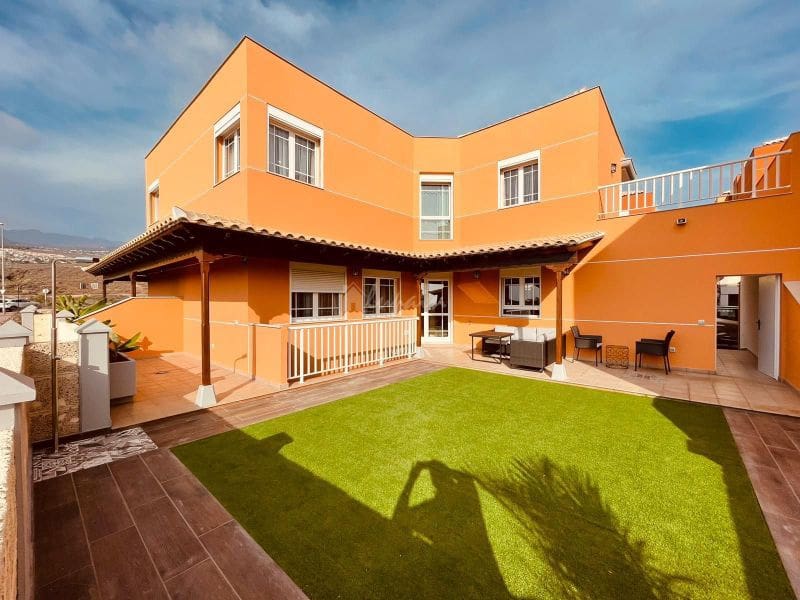 4 chambre Villa/Maison à vendre à Los Cristianos avec garage - 775 000 € (Ref: 10001241)