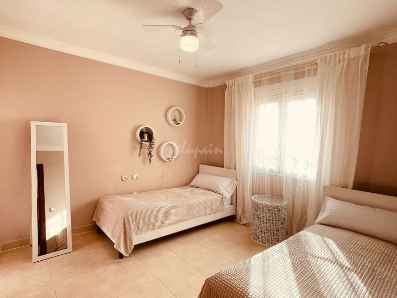 4 chambre Villa/Maison à vendre à Los Cristianos avec garage - 775 000 € (Ref: 10001241)