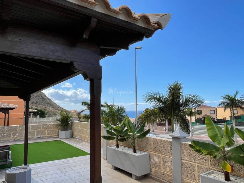 4 chambre Villa/Maison à vendre à Los Cristianos avec garage - 775 000 € (Ref: 10001241)