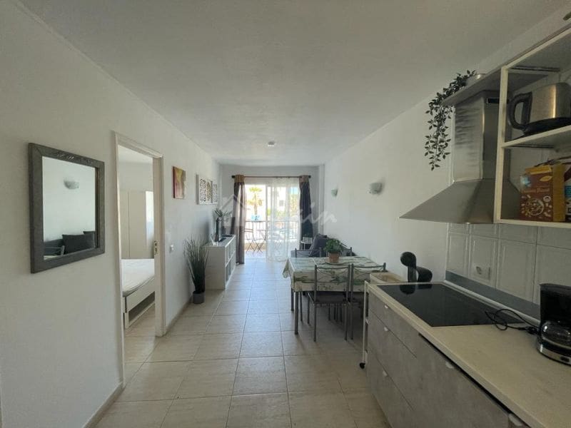 1 soverom Leilighet til salgs i Playa de las Americas med svømmebasseng garasje - € 295 000 (Ref: 10001242)